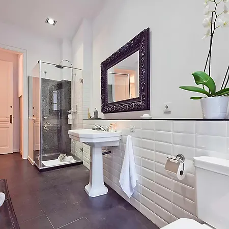 Flateli Universitat Apartamento *