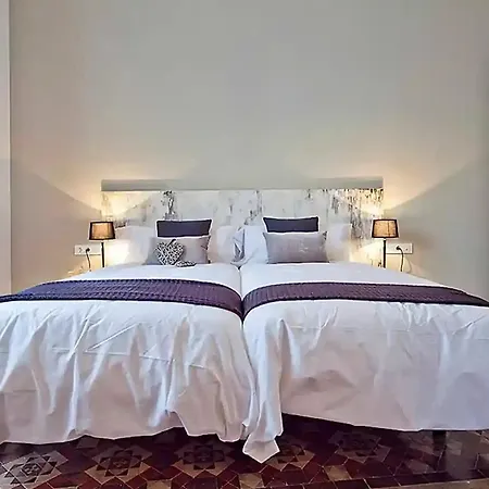Flateli Universitat Apartmán *